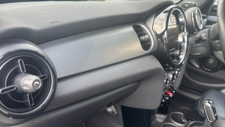 MINI Hatchback 1.5 Cooper Exclusive 5dr Auto Petrol Hatchback